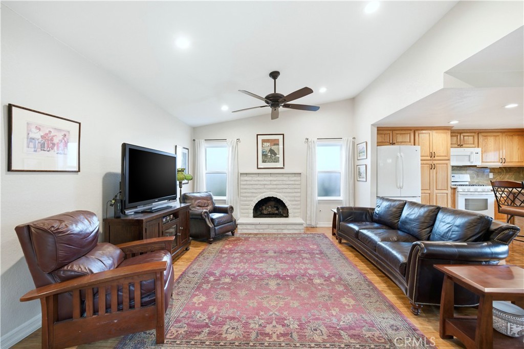 4728 Fox Glen Avenue