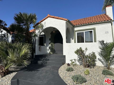 Photo of 636 N Curson Avenue, Los Angeles, CA 90036 (MLS # 26827587)