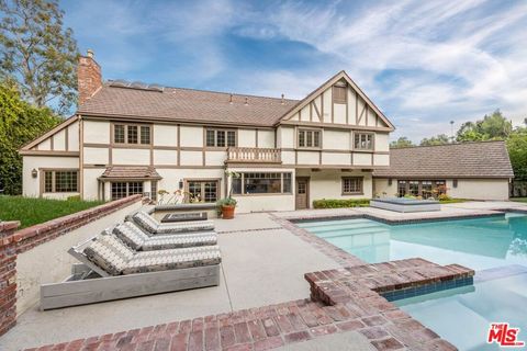 Photo of 16754 Ashley Oaks, Encino, CA 91436 (MLS # 25569515)