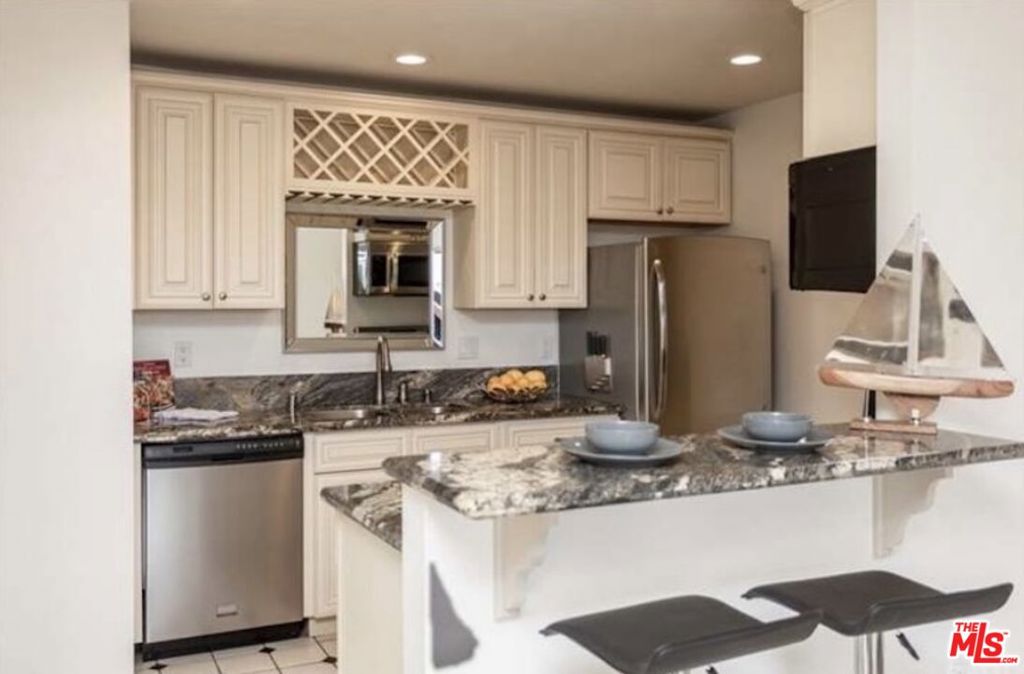 Make some memories at this unique and family friendly Condo. The Condo is very close to the beach and everything you need and more. It has a pool, jaccuzzi,, gym, table tennis, Pool table ... 2 minutes close to the condo there is a Lake where you can do fishing and or horse riding or a baseball place as well as a high school. ALL UTILITIES INCLUDED (electricity, gas, water, trash, Cable TV, Internet, 2-parking) !