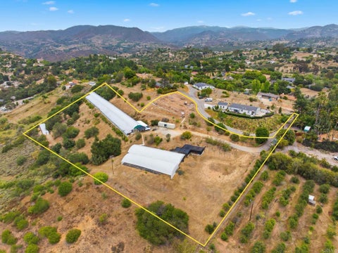 Photo of 803 Quail Hill Road, Fallbrook, CA 92028 (MLS # NDP2608173)
