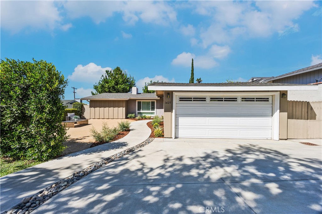 1425 Hastings Ranch Drive