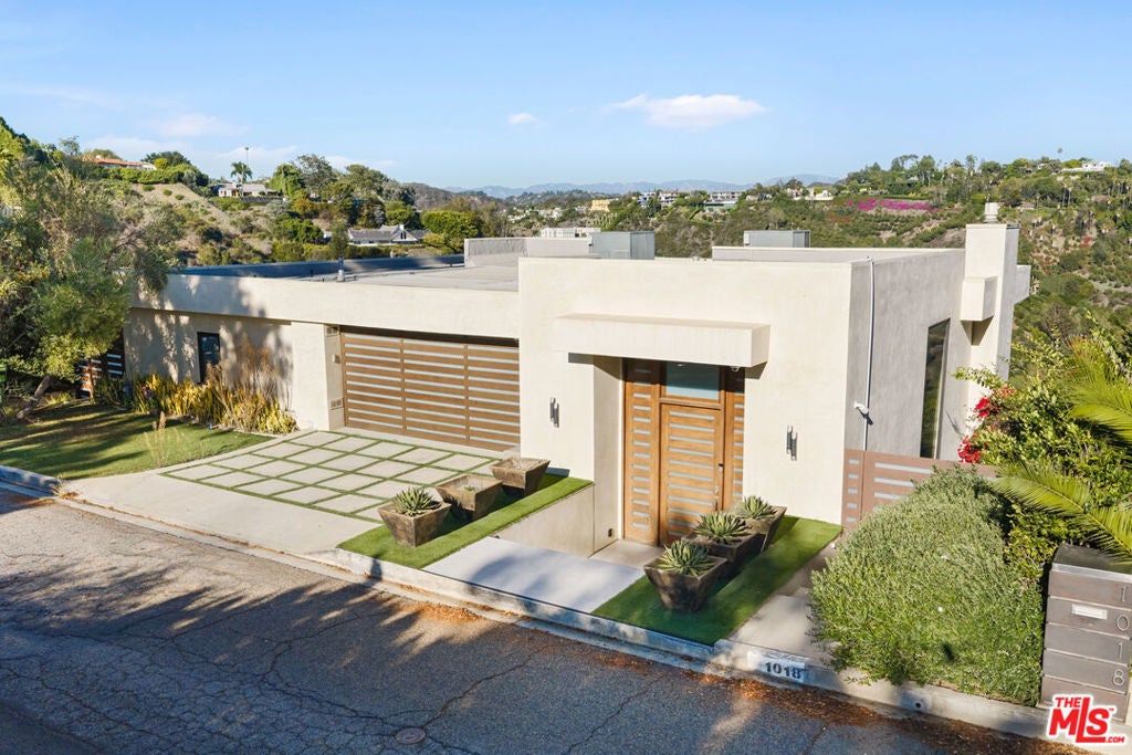 1018 Stradella Road