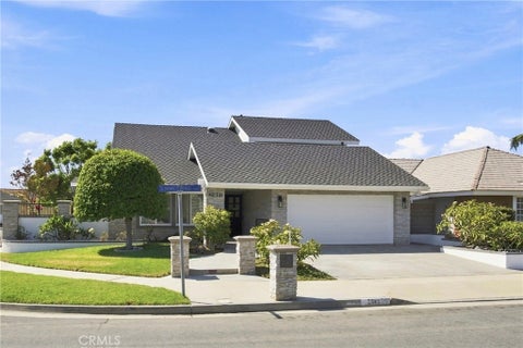Photo of 21891 Summerwind Ln, Huntington Beach, CA 92646 (MLS # OC26169717)