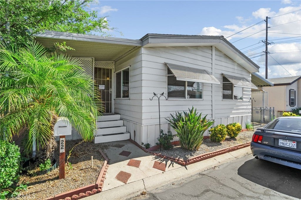 2744 W Rialto 22