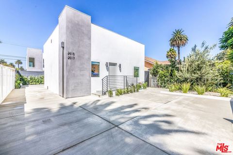 Photo of 2815 S Mansfield Avenue, Los Angeles, CA 90016 (MLS # 26671079)