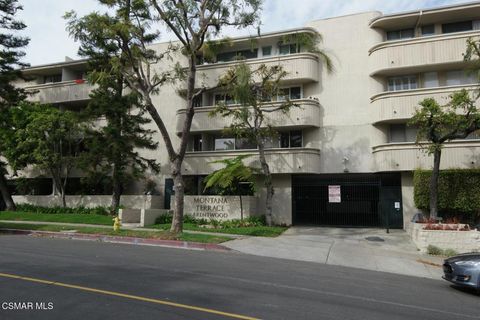 Photo of 11645 Montana Avenue #220, Los Angeles, CA 90049 (MLS # 226000164)
