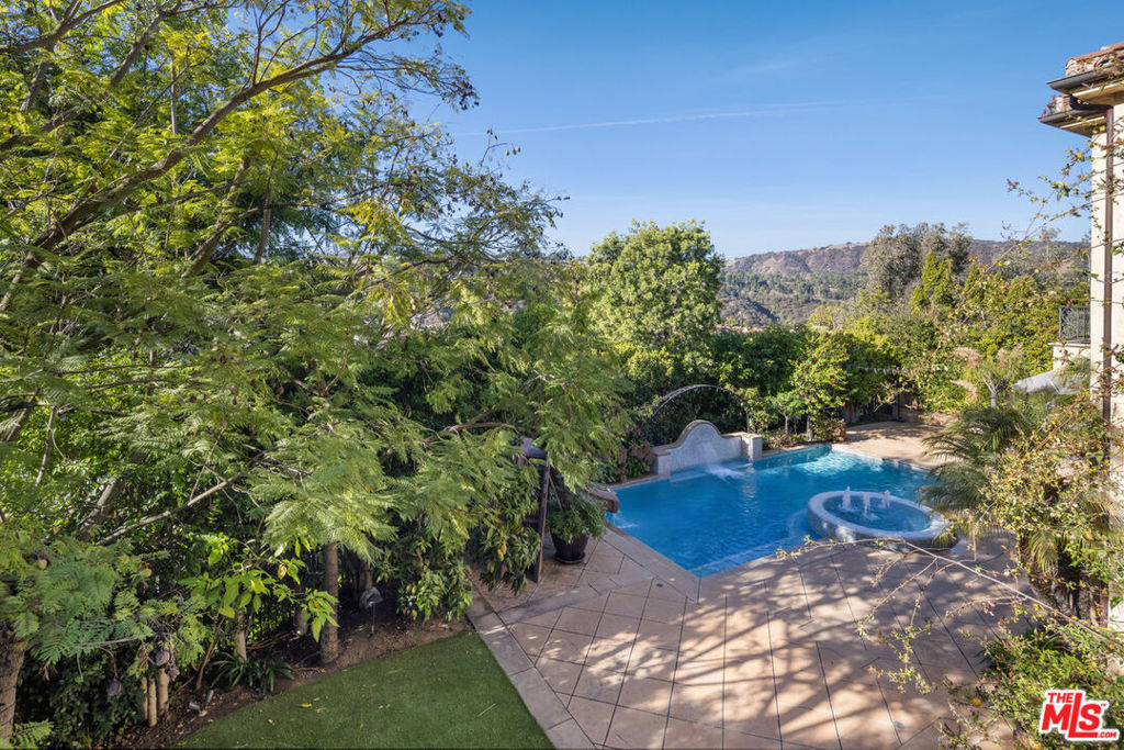 2157 Ravensfield Lane