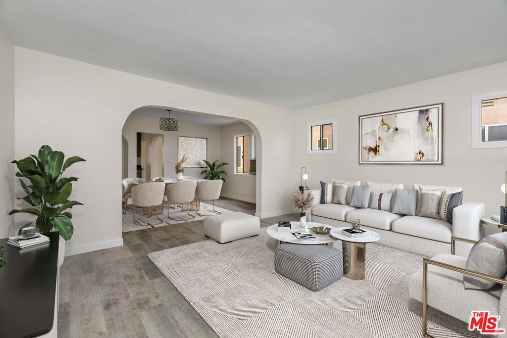 Photo of 2406 S Cochran Avenue, Los Angeles, CA 90016 (MLS # 25583729)