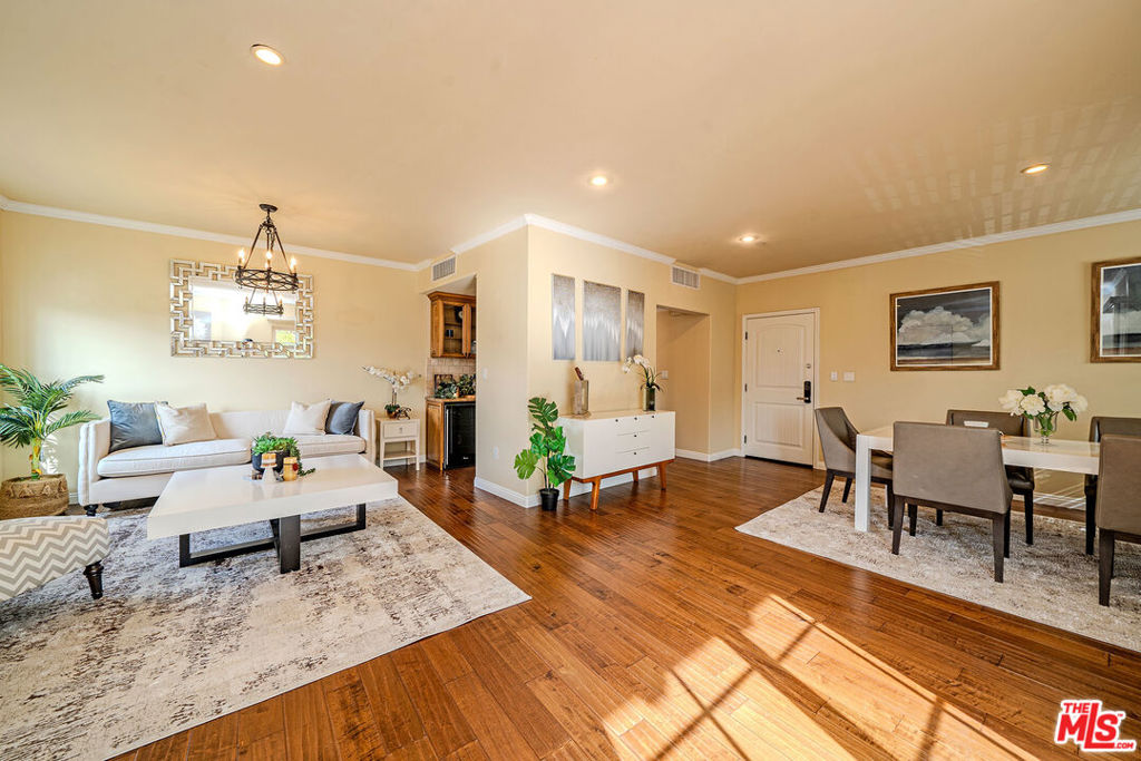 957 S Wilton Place 1