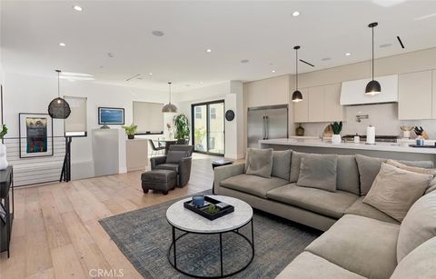 Photo of 622 1st Place, Hermosa Beach, CA 90254 (MLS # OC25124353)