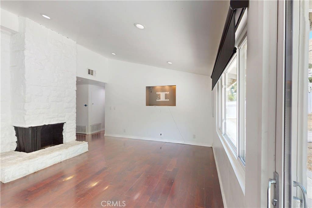 Photo of 20703 Collins Street, Woodland Hills, CA 91367 (MLS # PW26138969)