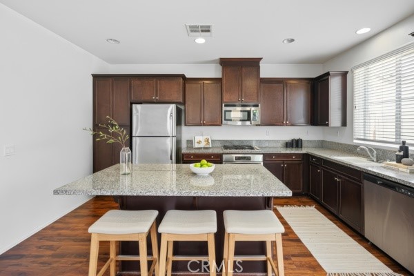 7076 Luminaire Court