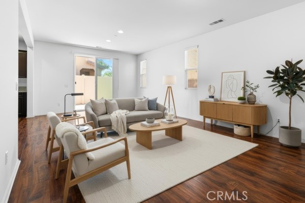 7076 Luminaire Court