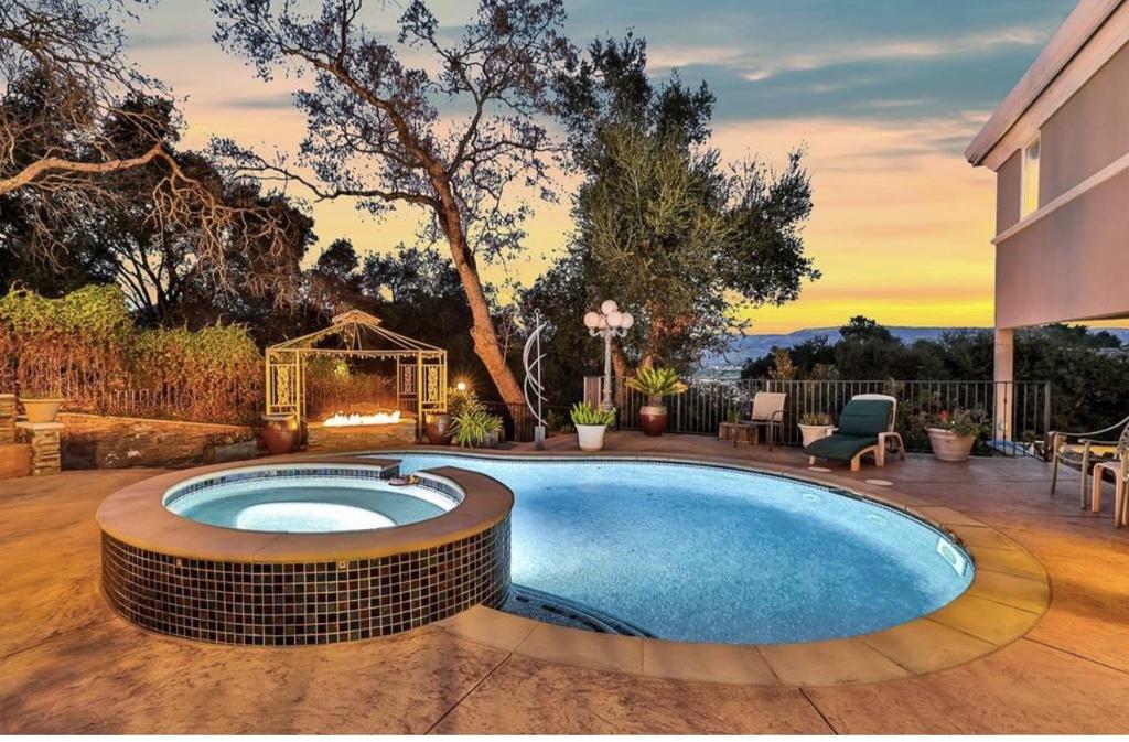 8451 Goldenrod Circle