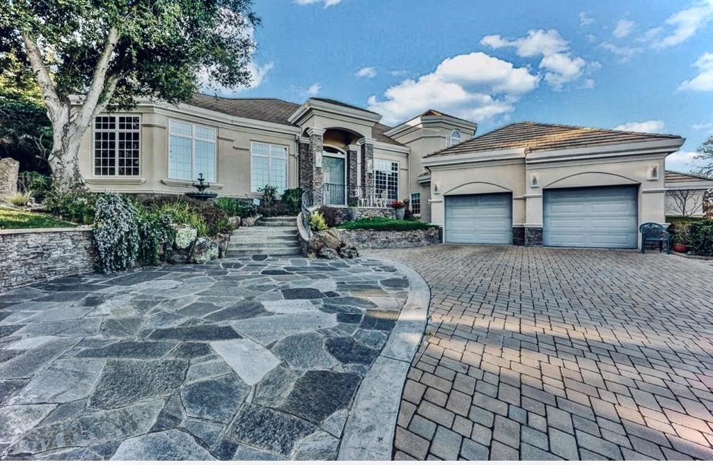8451 Goldenrod Circle