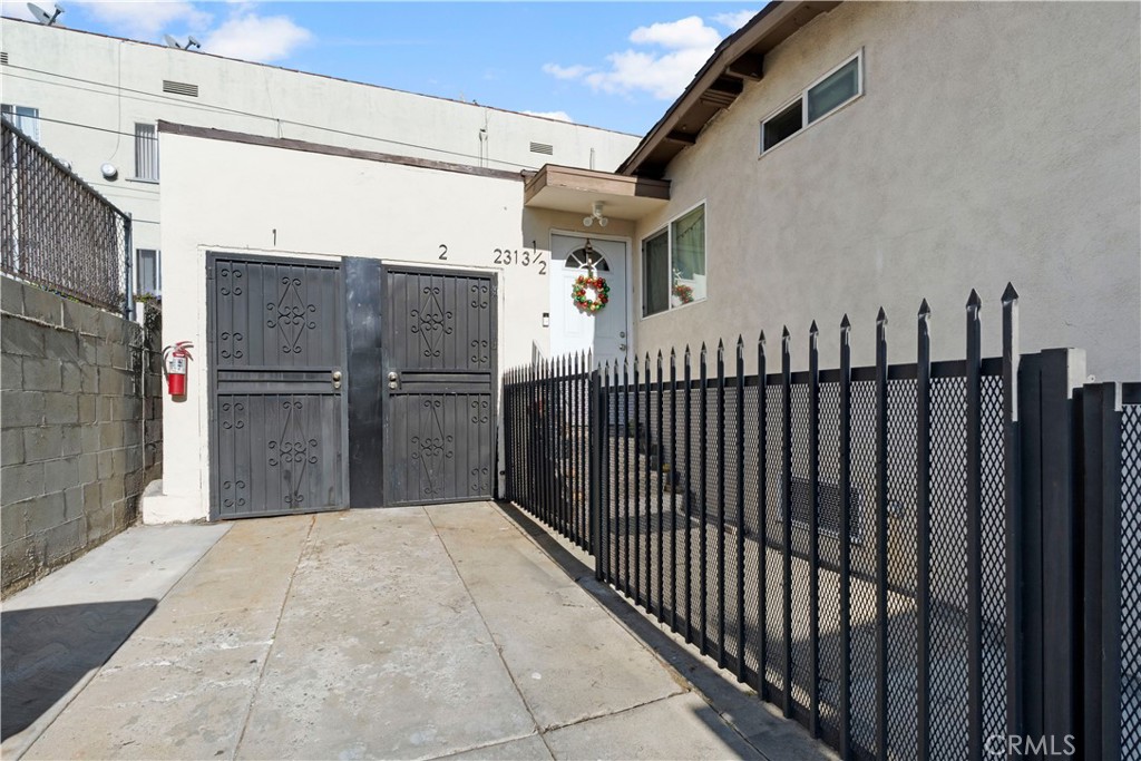 2313 E 1st