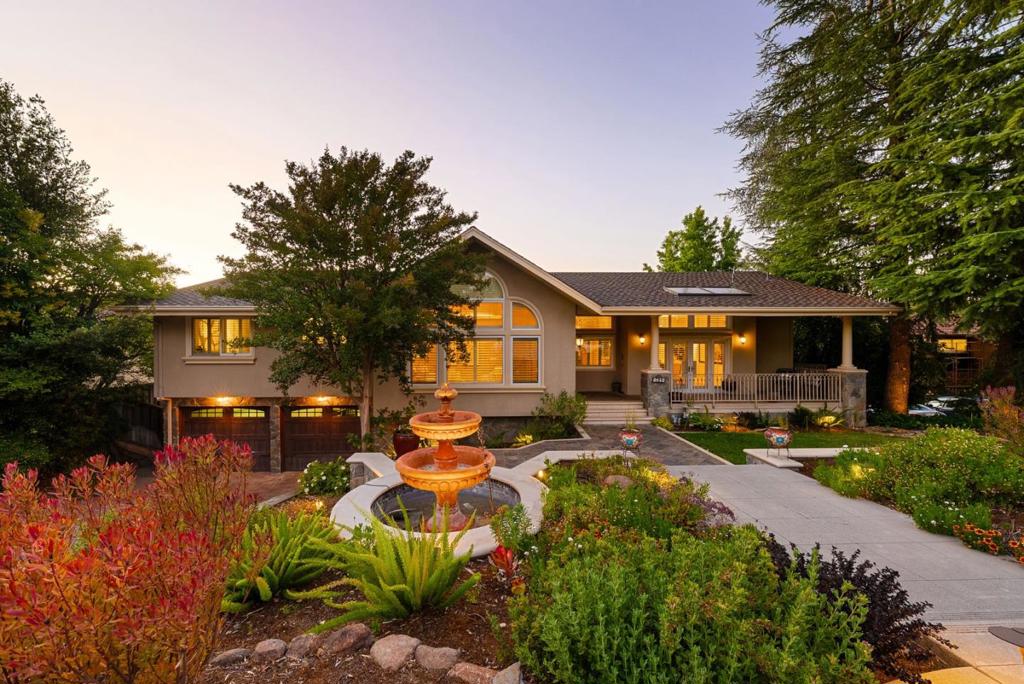 1394 Hillcrest Drive