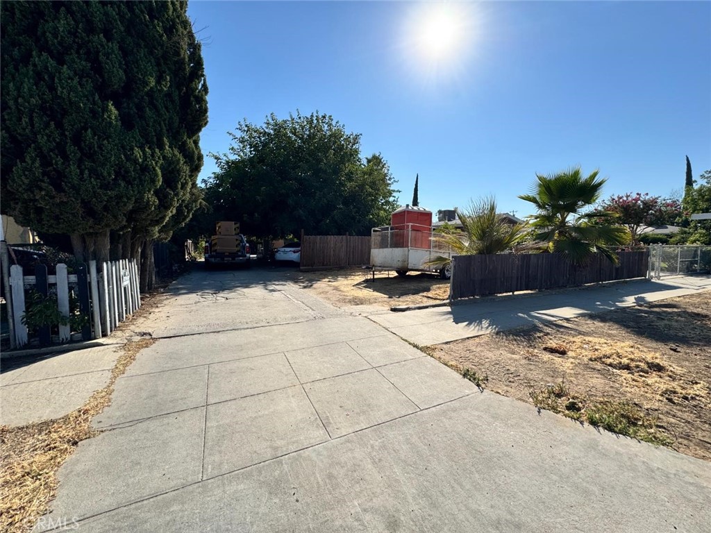Excellent home in East Madera with large front yard. Call today for more information.