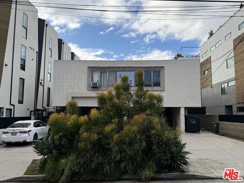 Photo of 1333 N Fuller Avenue #7, Los Angeles, CA 90046 (MLS # 26635969)