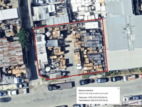 Photo of 605 E Banning St, Compton, CA 90222 (MLS # DW26093155)