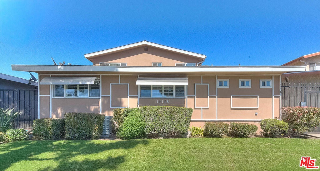 11118 Crenshaw Boulevard 1