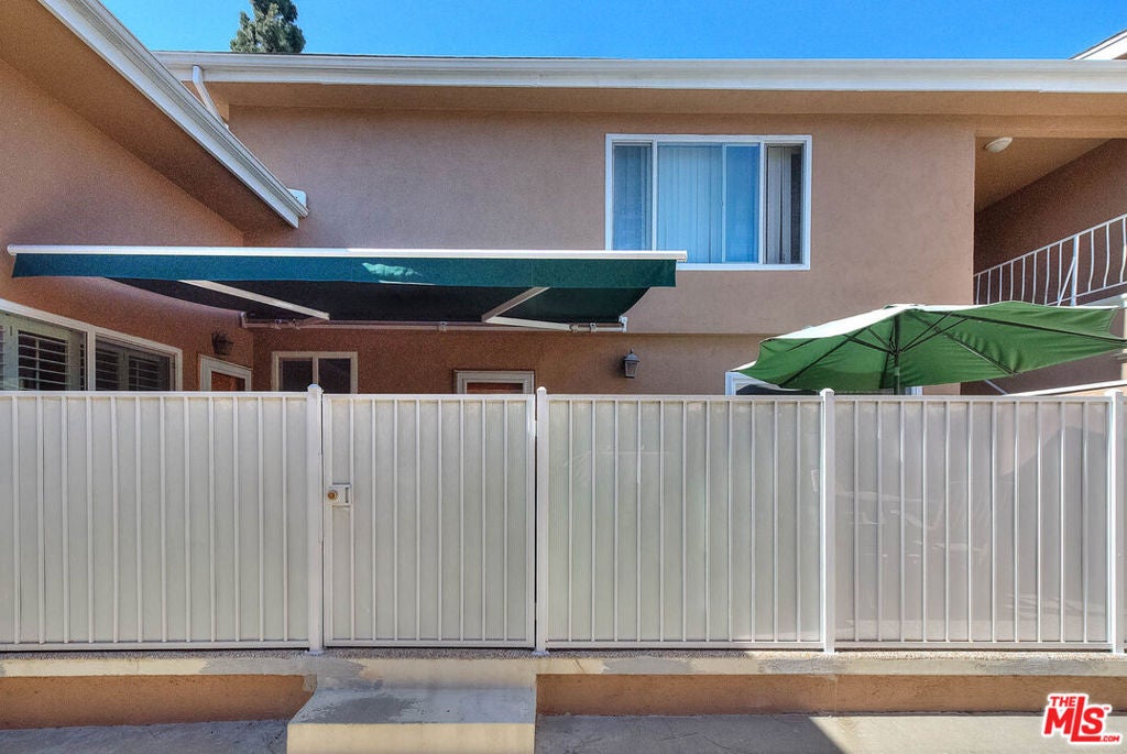 11118 Crenshaw Boulevard 1