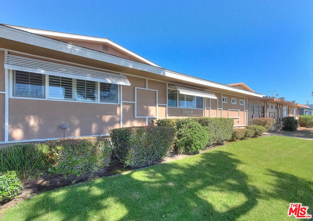 11118 Crenshaw Boulevard 1