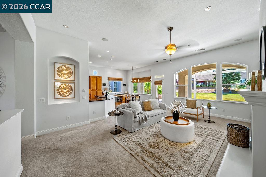 742 742 Richardson Dr