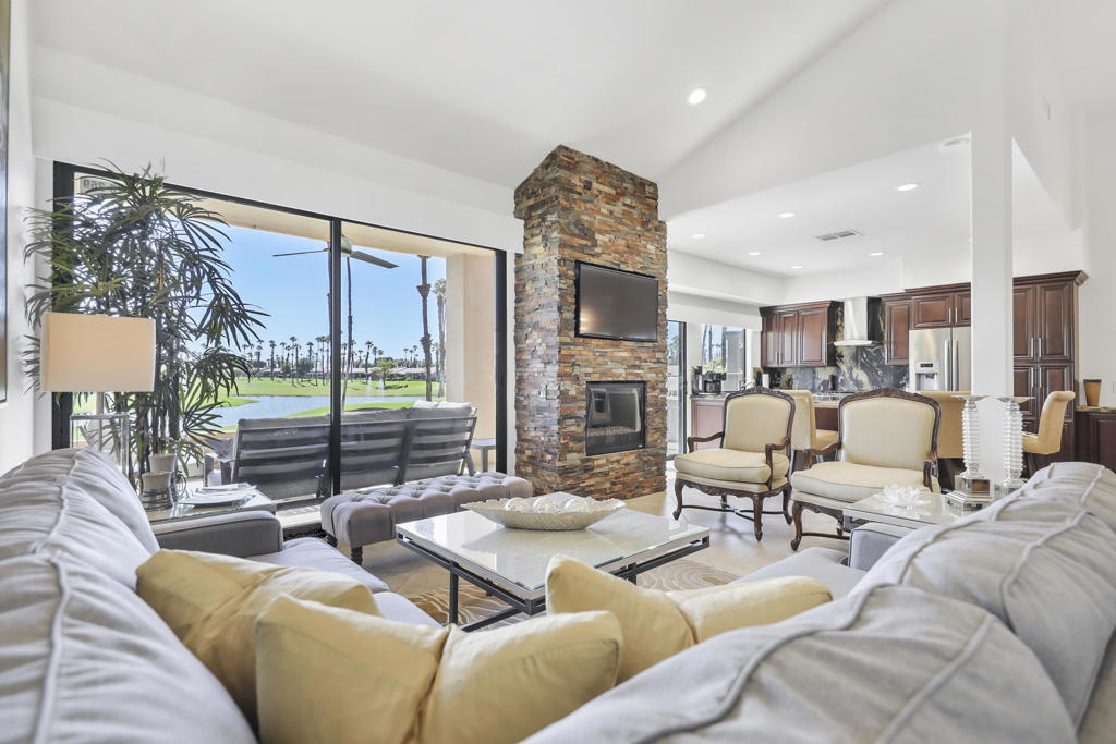 Palm Valley CC - Residential Lease
