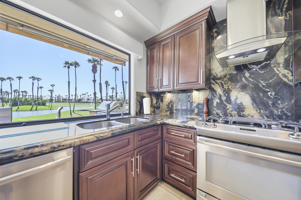 Palm Valley CC - Residential Lease