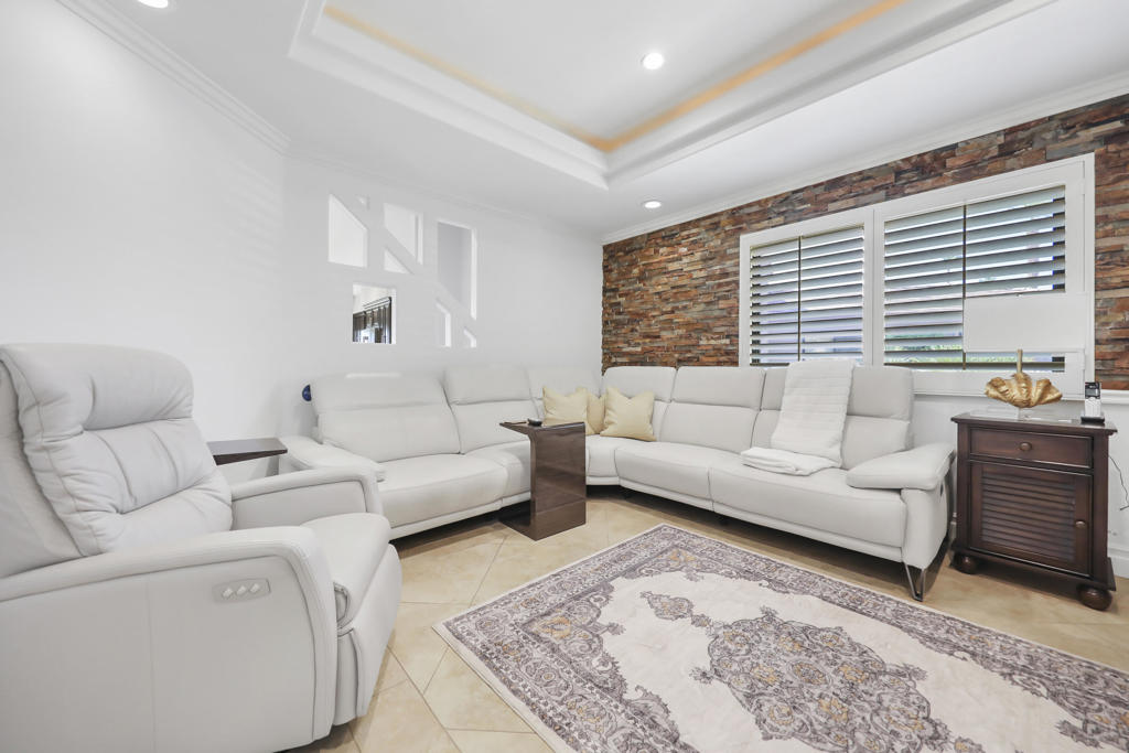 Palm Valley CC - Residential Lease