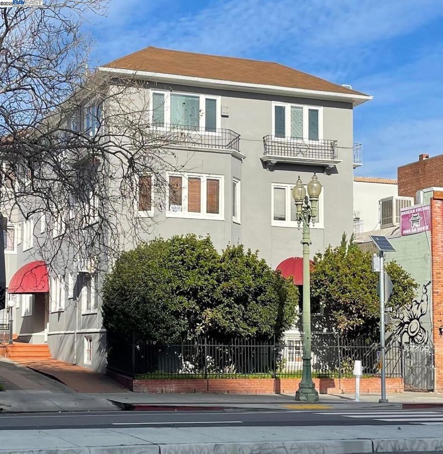 Office space available in Adams Point one block from Lake Merritt in this beautiful building. Landlord will build to suit tenants needs.
