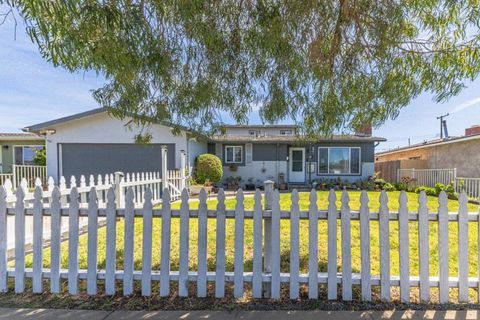 Photo of 40 Saint Brendan Way, Salinas, CA 93906 (MLS # ML82043188)