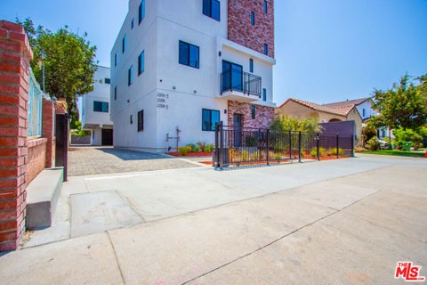 Photo of 2206 Hauser Boulevard, Los Angeles, CA 90016 (MLS # 26829697)