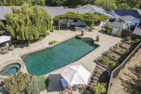 Photo of 135 Meadowood Drive, Portola Valley, CA 94028 (MLS # ML82025817) Photo of 135 Meadowood Drive, Portola Valley, CA 94028 (MLS # ML82025817)