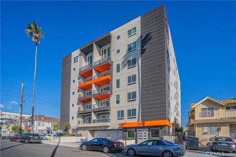 Photo of 900 S Kenmore Avenue #306, Los Angeles, CA 90006 (MLS # PW26233750)