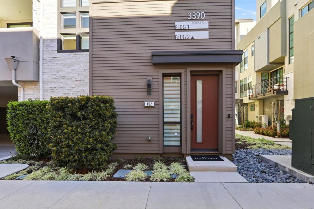 3390 Eichers Place 102