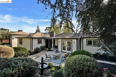 Photo of 6773 Wilton Dr Dr, Oakland, CA 94611 (MLS # 41149911)
