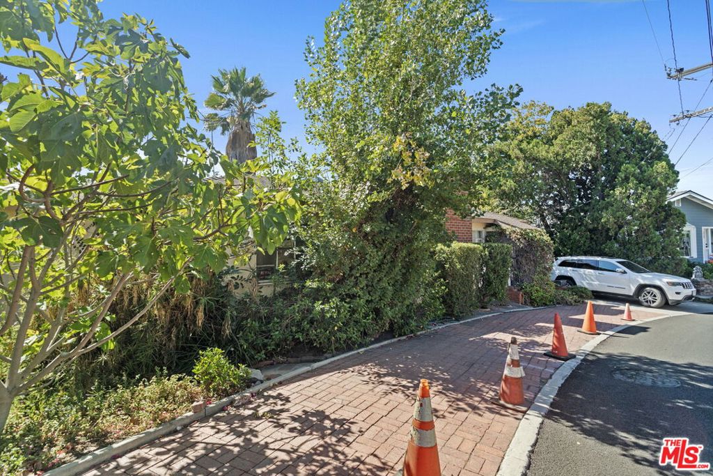 216 Stockbridge Avenue