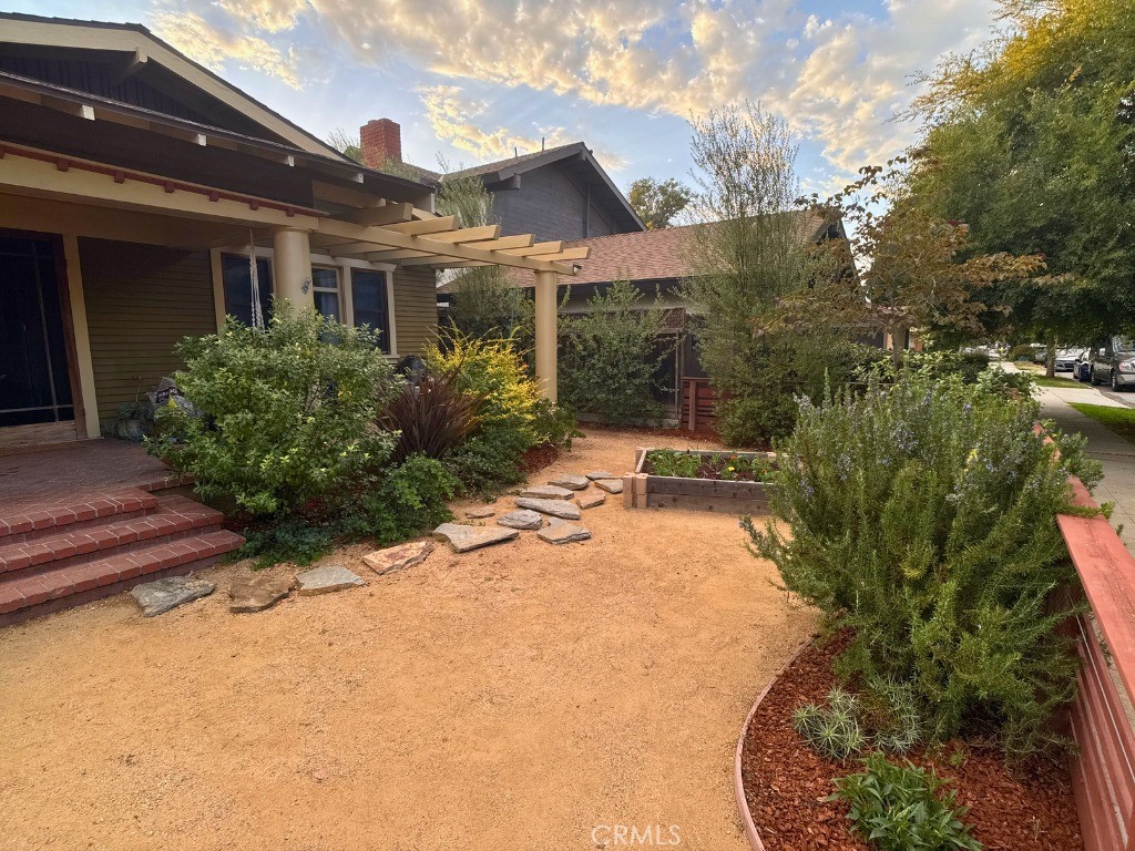 801 Dawson
