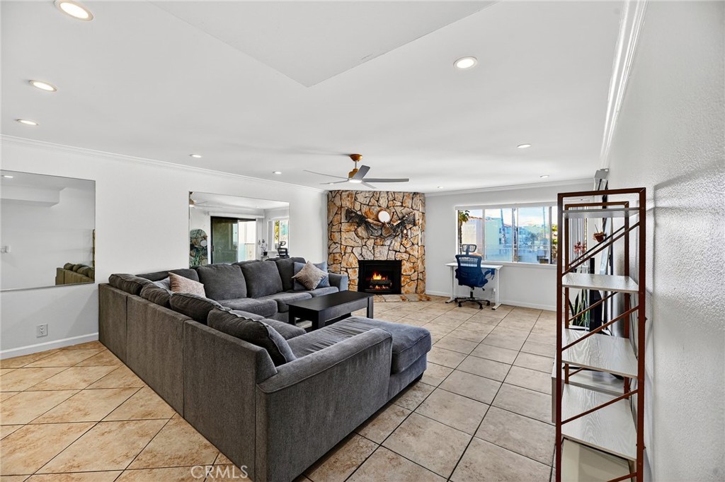 2501 S El Camino Real 204