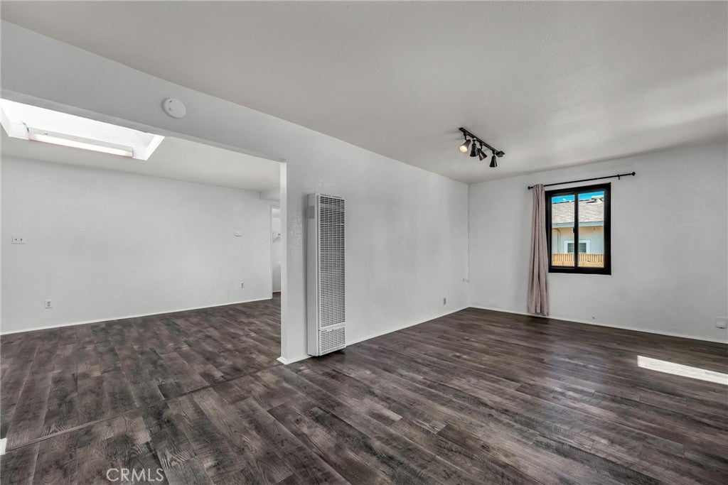 1559 W 223rd