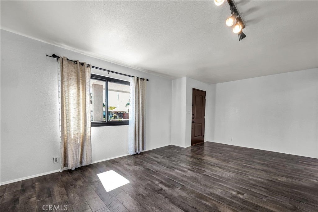 1559 W 223rd