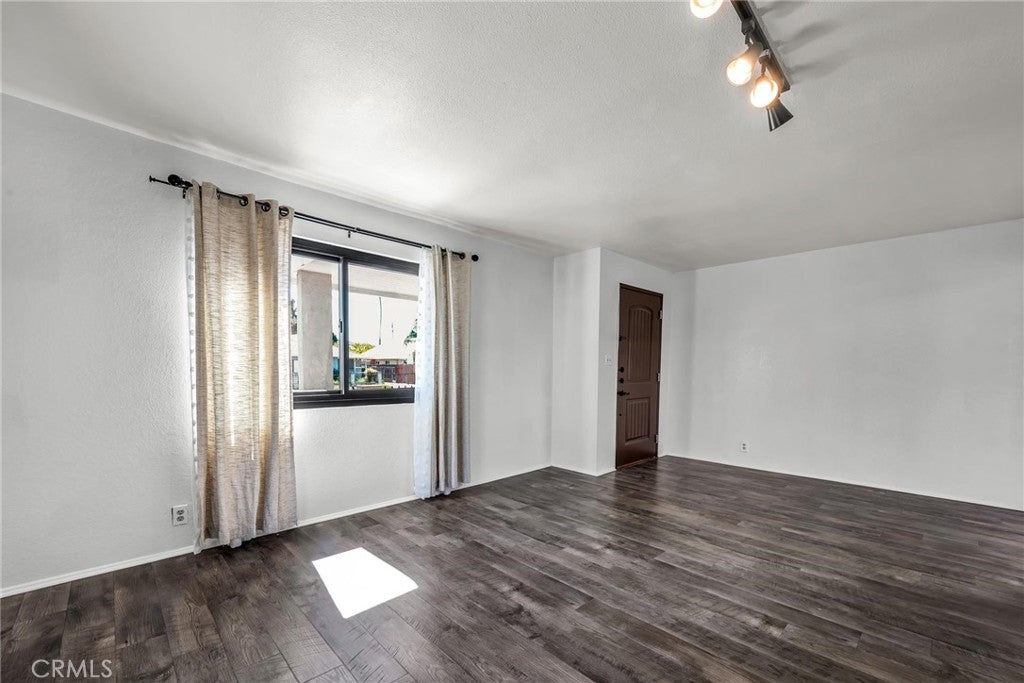 1559 W 223rd