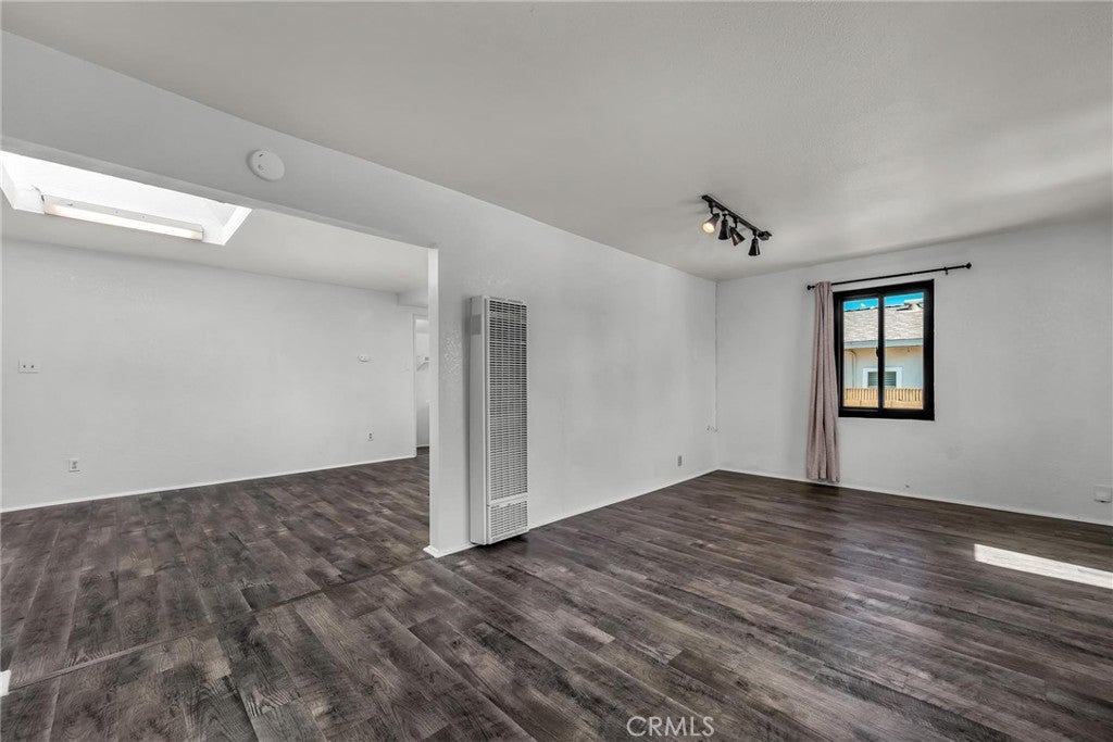 1559 W 223rd