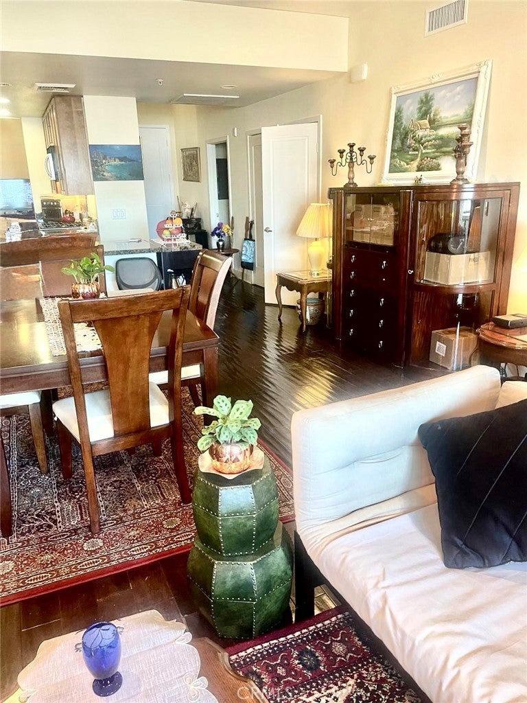 300 E 4th ST 124, Long Beach CA 90802