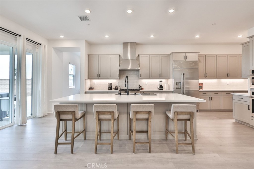 1112 W Empress