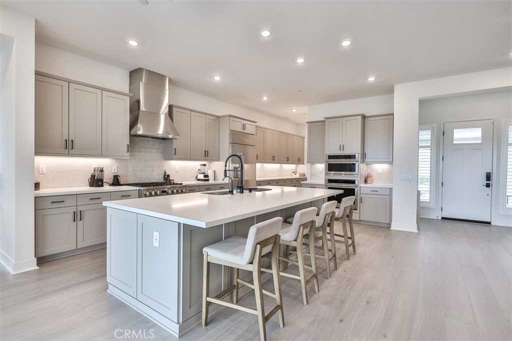 1112 W Empress