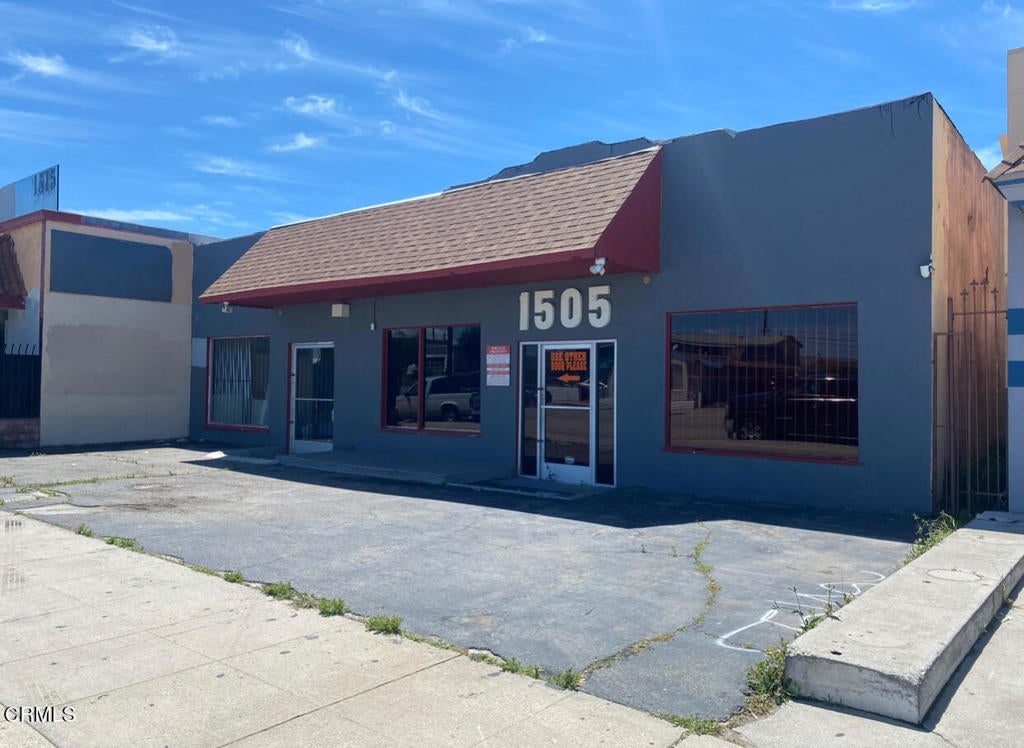 1507 S Oxnard Boulevard